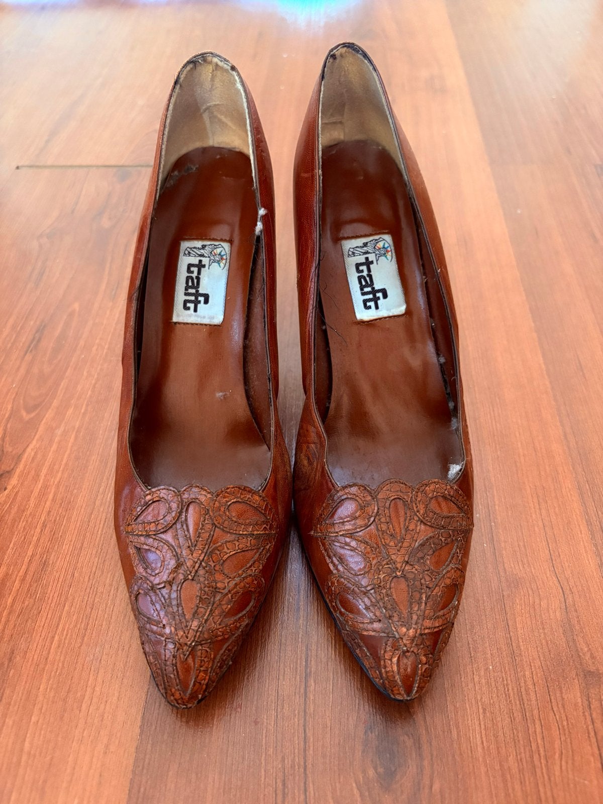 Taft Pumps Maat 41 - Bruin Leer met Sierlijk Patroon, Ophalen of Verzenden, Gedragen, Bruin, Pumps