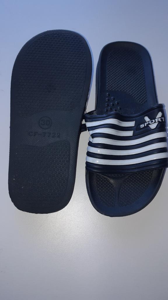 Slippers maat 30, Gebruikt, Overige typen, Ophalen of Verzenden, Jongen