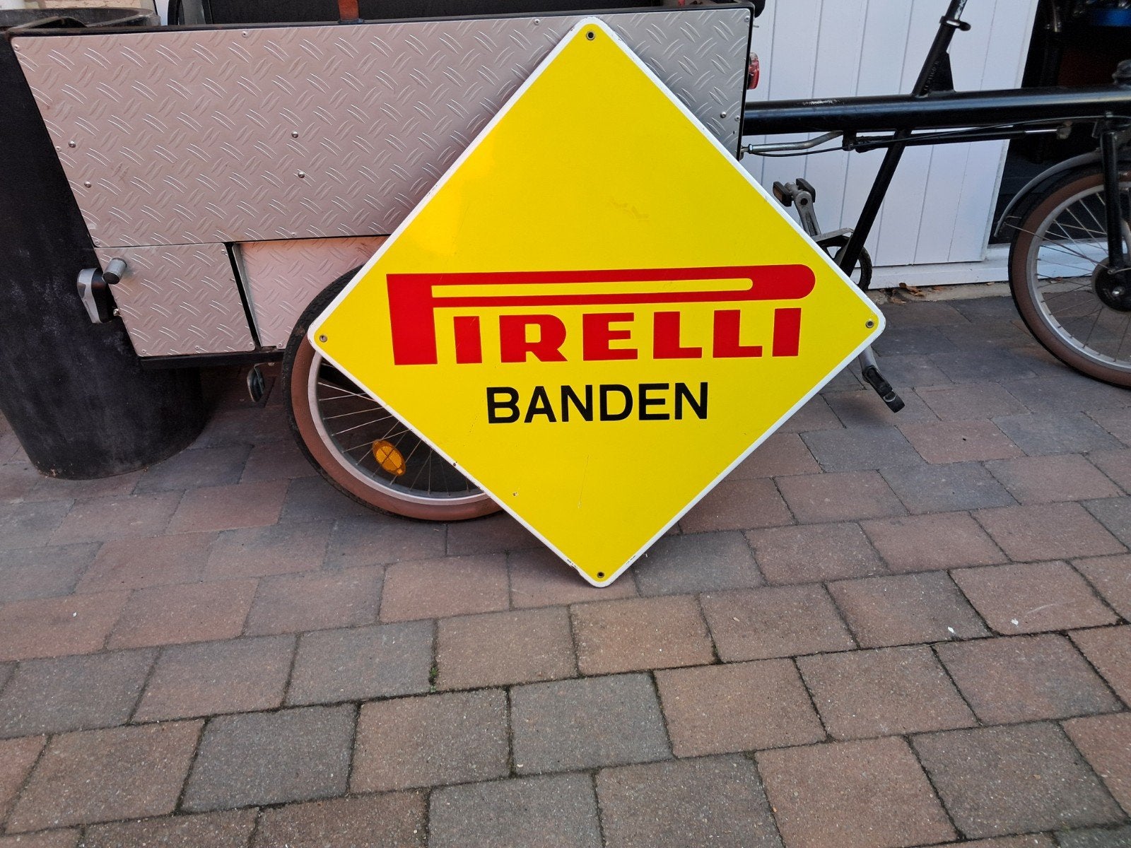Pirelli banden metalen reclame bord 60cm bij 60cm zeldzaam, Ophalen, Reclamebord, Eu, Gebruikt