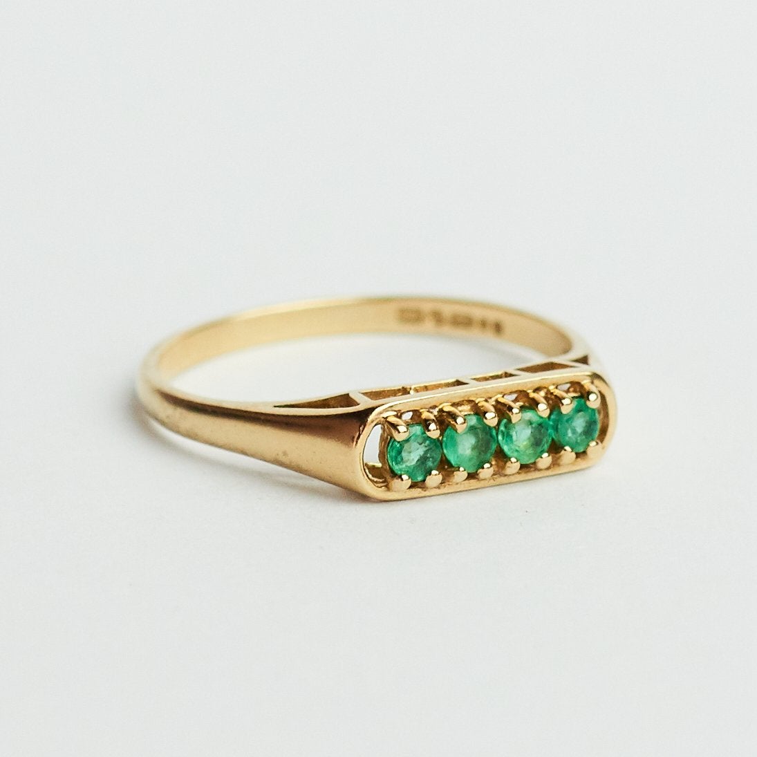 Vintage gouden ring 9k smaragd, Ophalen of Verzenden, Zo goed als nieuw, 17 tot 18, Dame