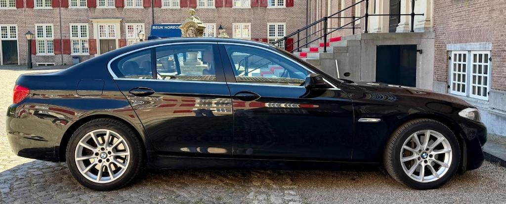 BMW 5-Serie 535i high executive NL auto van 1e eigenaar!, Achterwielaandrijving, 1675 kg, 2000 kg, Zwart
