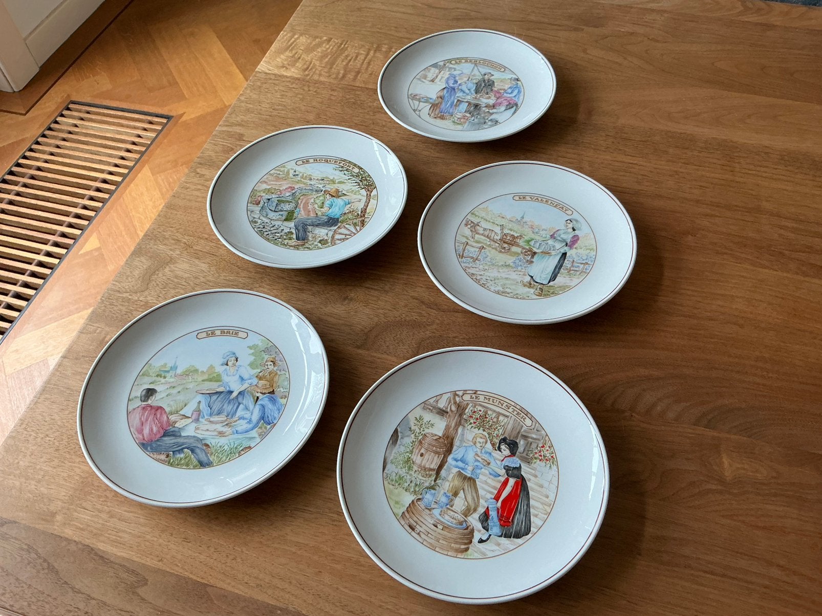 5 Pillivuyt kaasbordjes - o.a. Roquefort, Brie, Munster, Ophalen of Verzenden, Overige stijlen, Porselein, Schaal of Schalen