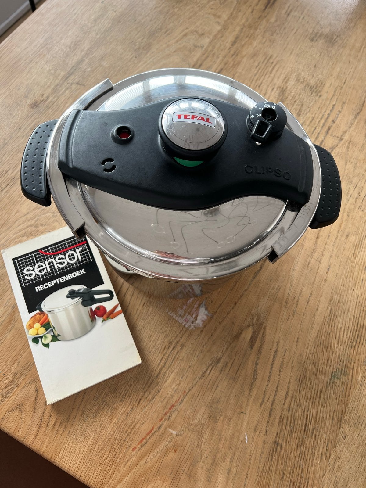 Tefal Snelkookpan met receptenboek, Huis en Inrichting, Ophalen, Snelkookpan, Met deksel, Rvs