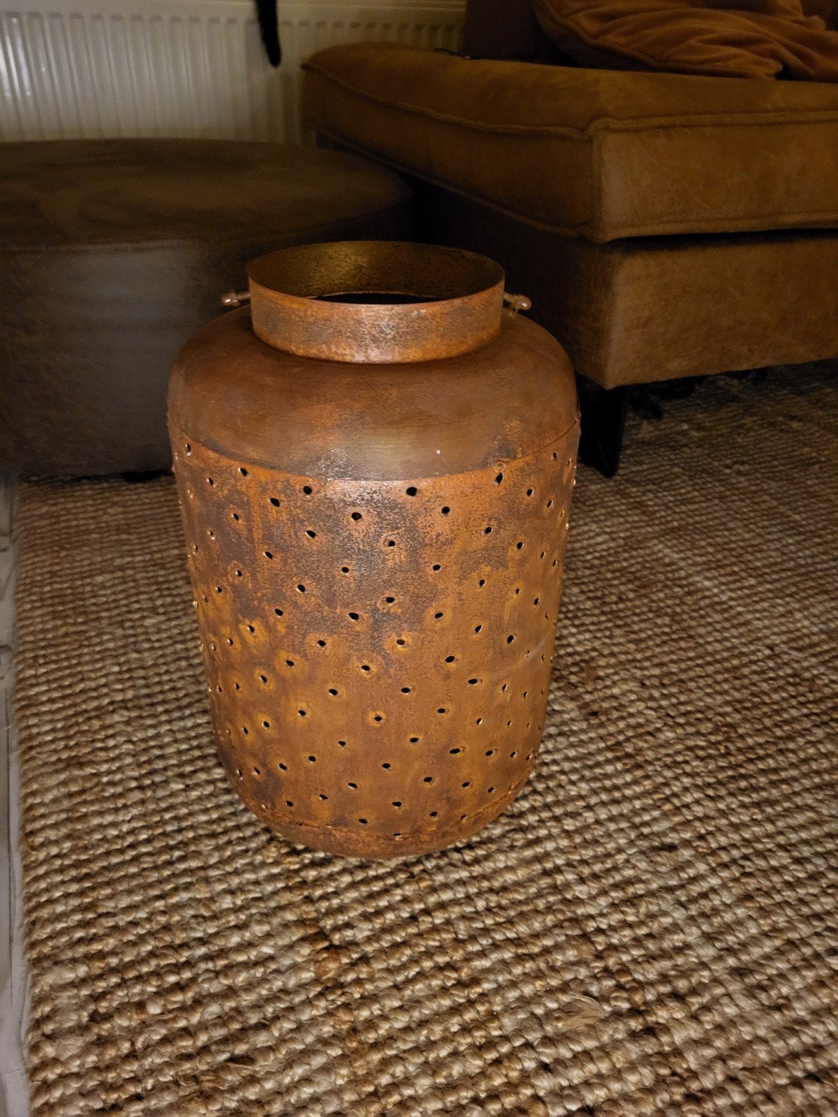 Decoratieve metalen lantaarn met geperforeerd patroon, Ophalen, Zo goed als nieuw, Metaal, Bruin