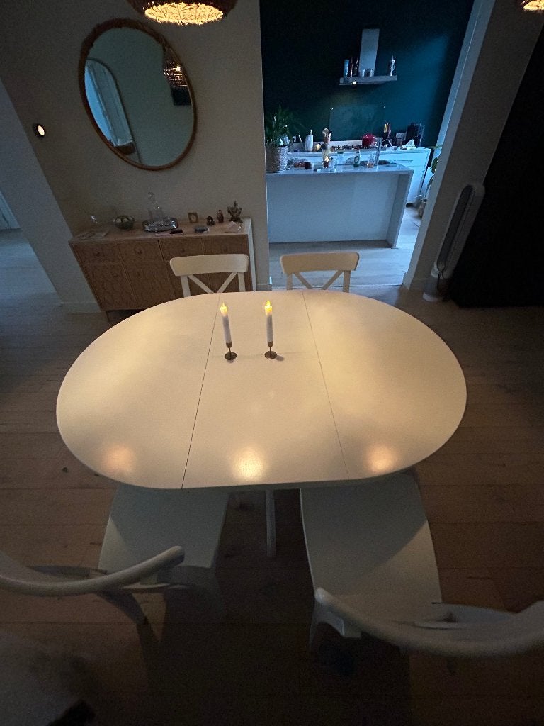 Dining room table and four chairs, Huis en Inrichting, Ophalen, Zo goed als nieuw, Vijf personen of meer, Modern