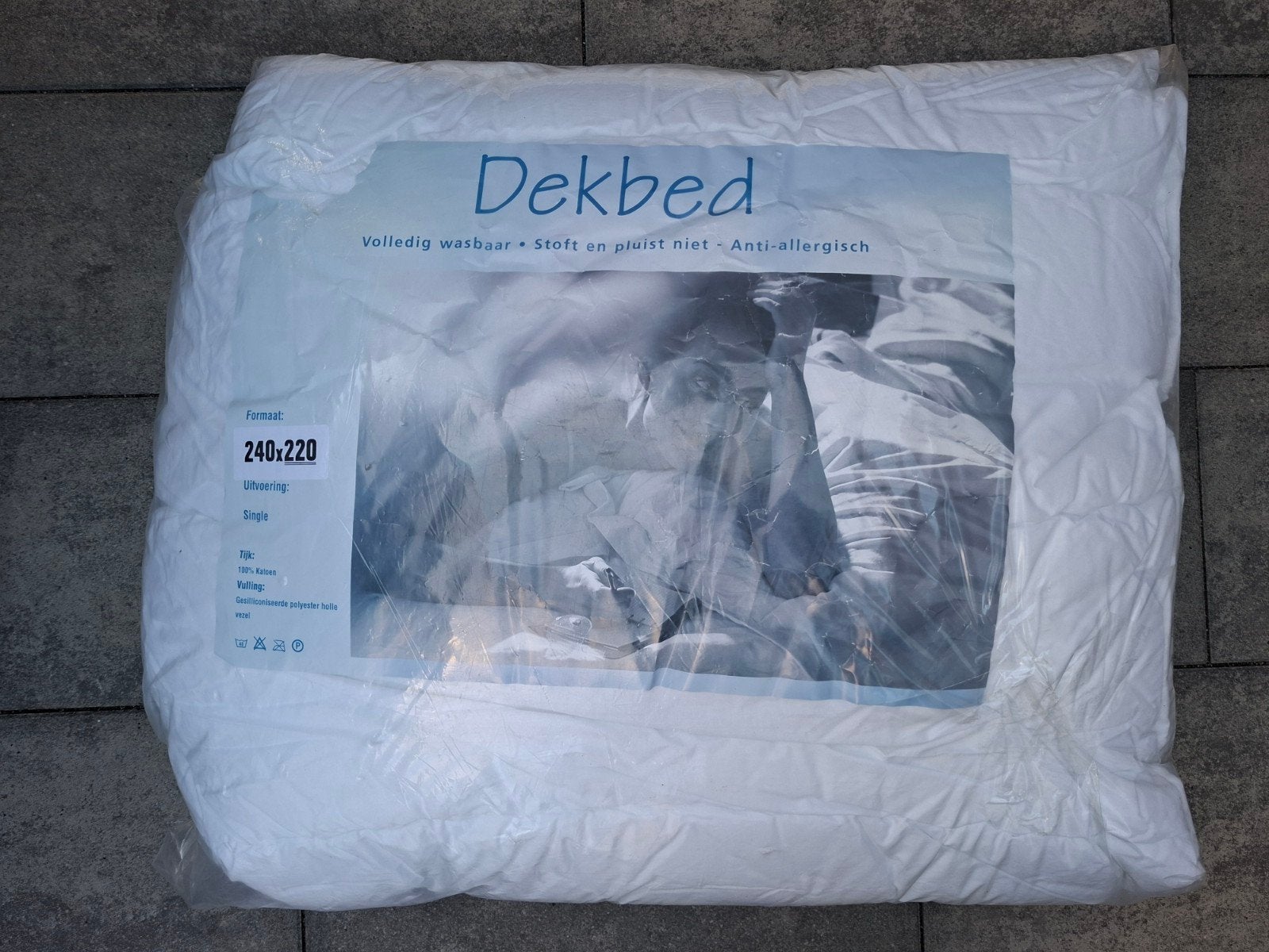 nieuw dekbed 240x220, Huis en Inrichting, Slaapkamer | Beddengoed, Wit, Katoen, Ophalen of Verzenden, Deken of Dekbed