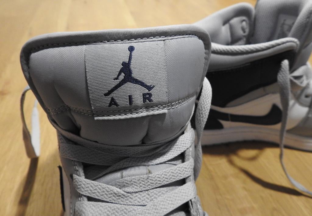 Nike Air Jordan 1 Mid Maat 41 zo goed als nieuw DQ8426-104, Wit, Nike, Ophalen of Verzenden, Sneakers of Gympen
