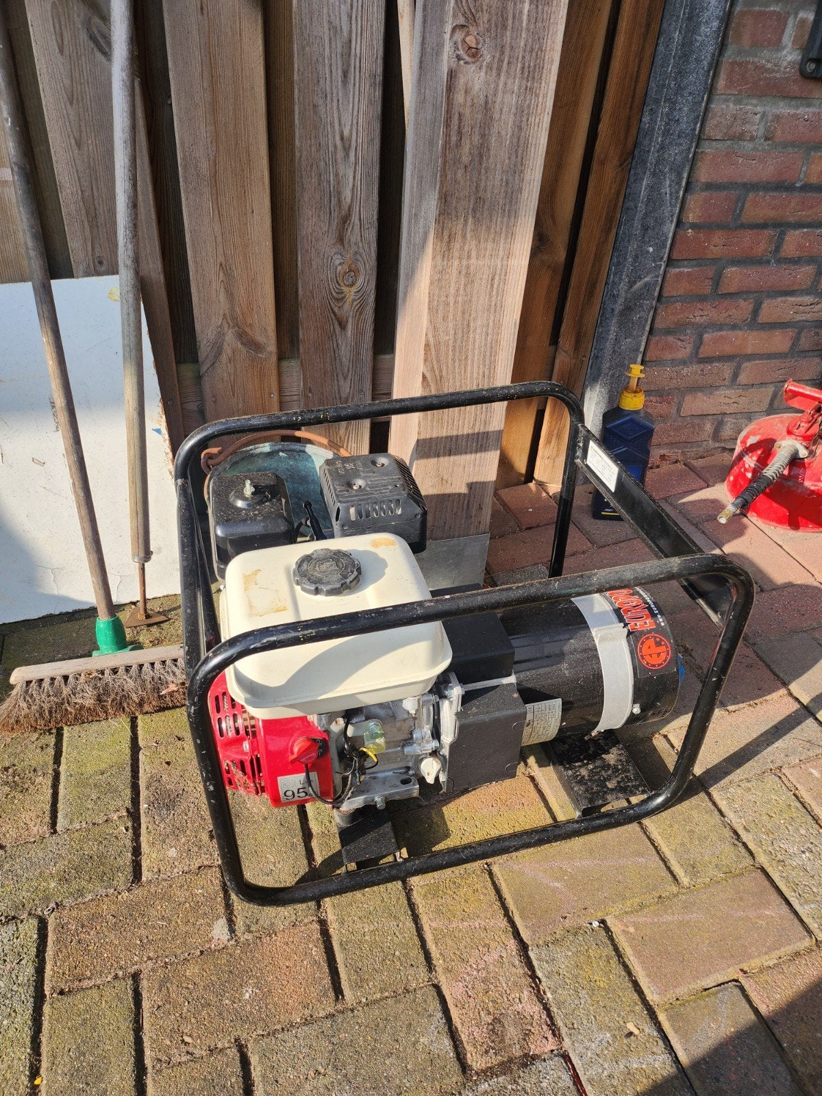 Honda aggregaat werkt goed 3.2 kva bijbelang, Doe-het-zelf en Verbouw, Gereedschap | Overige machines, Ophalen of Verzenden, Gebruikt