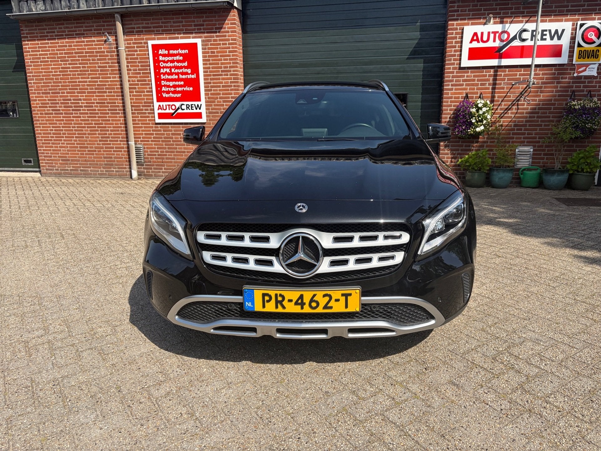 Mercedes-Benz GLA-klasse 180 Camera LED Leder Carplay Navi E, Gebruikt, 4 cilinders, 715 kg, Leder en Stof