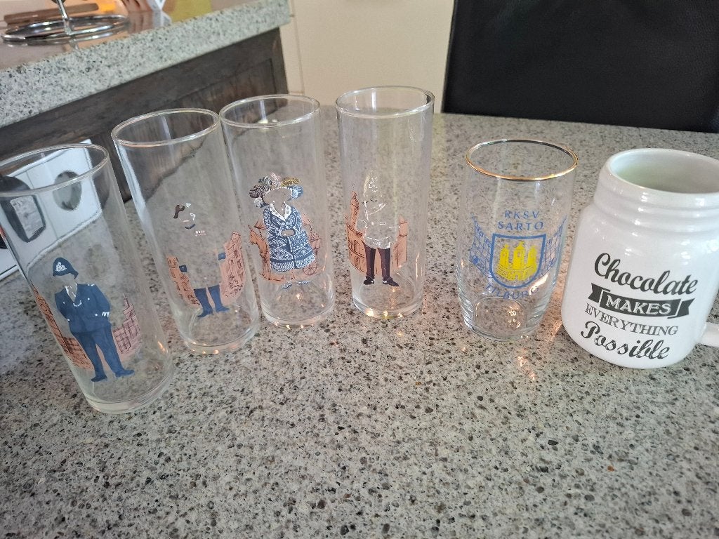 GLAZEN 5 STUKS EN 1 DRINKBEKER, Ophalen of Verzenden, Gebruikt