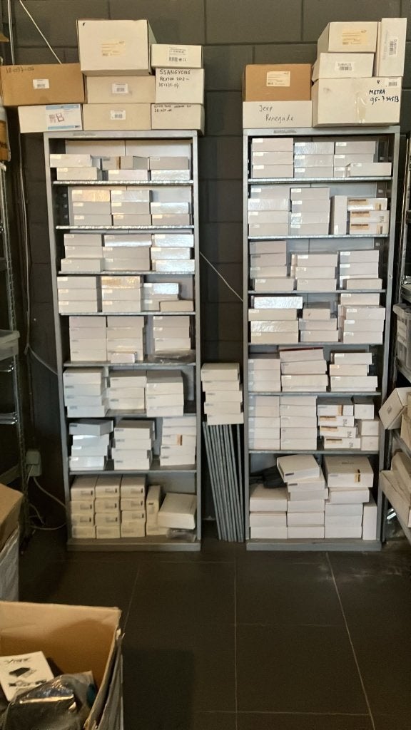 Opheffings verkoop - CaRadio stopt ermee - +- 100 camera, Ophalen, Nieuw