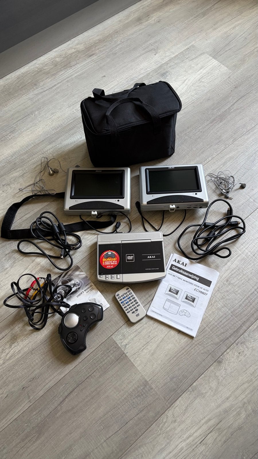 Akai Portable DVD Speler met 2 Schermen + Gamepad, Alle leeftijden, Ophalen of Verzenden, Gebruikt, Inclusief doosje