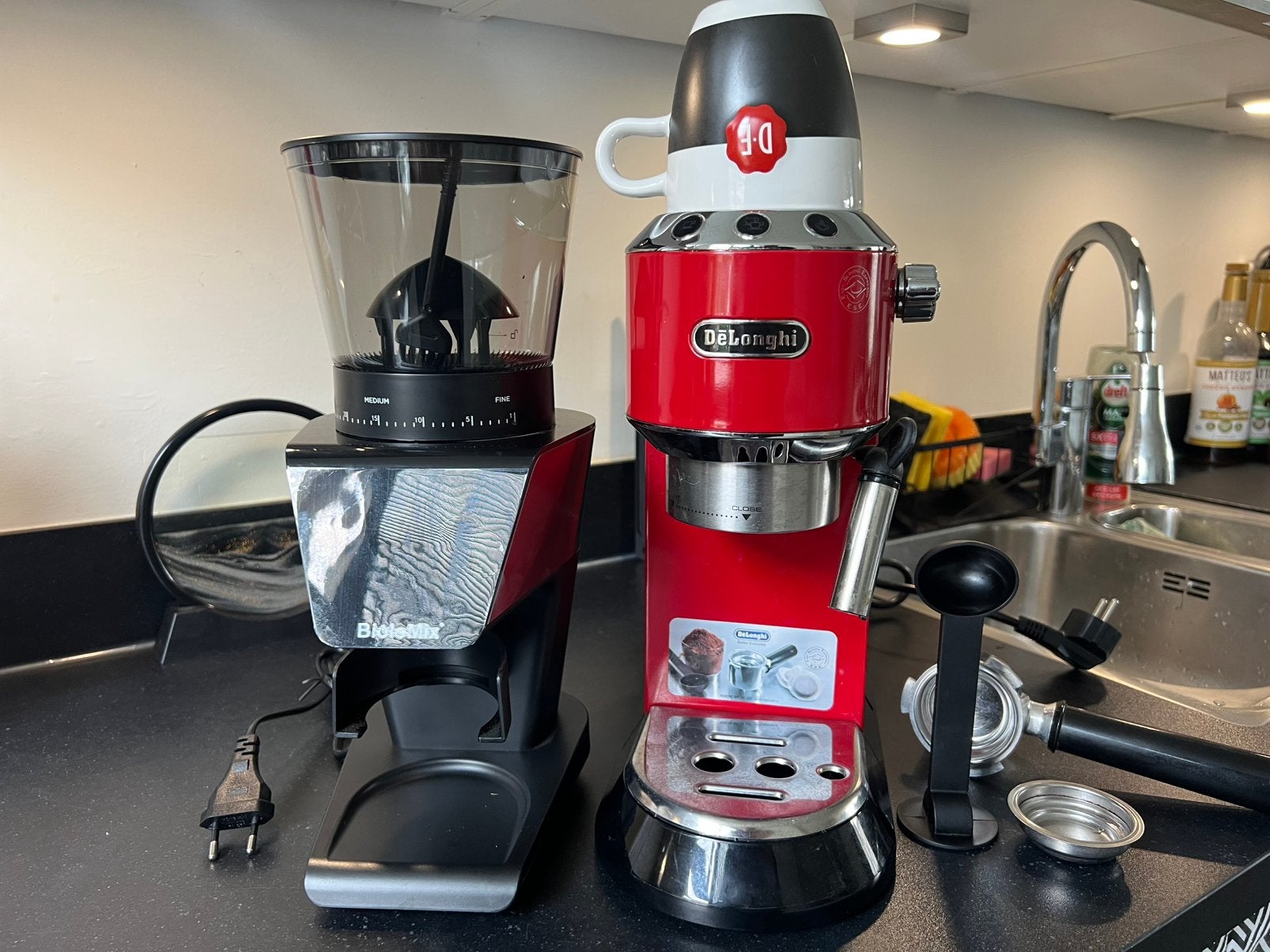 De'Longhi Dedica Style Espressomachine met Biolomix, Witgoed en Apparatuur, Espresso apparaat, Koffiebonen, Zo goed als nieuw