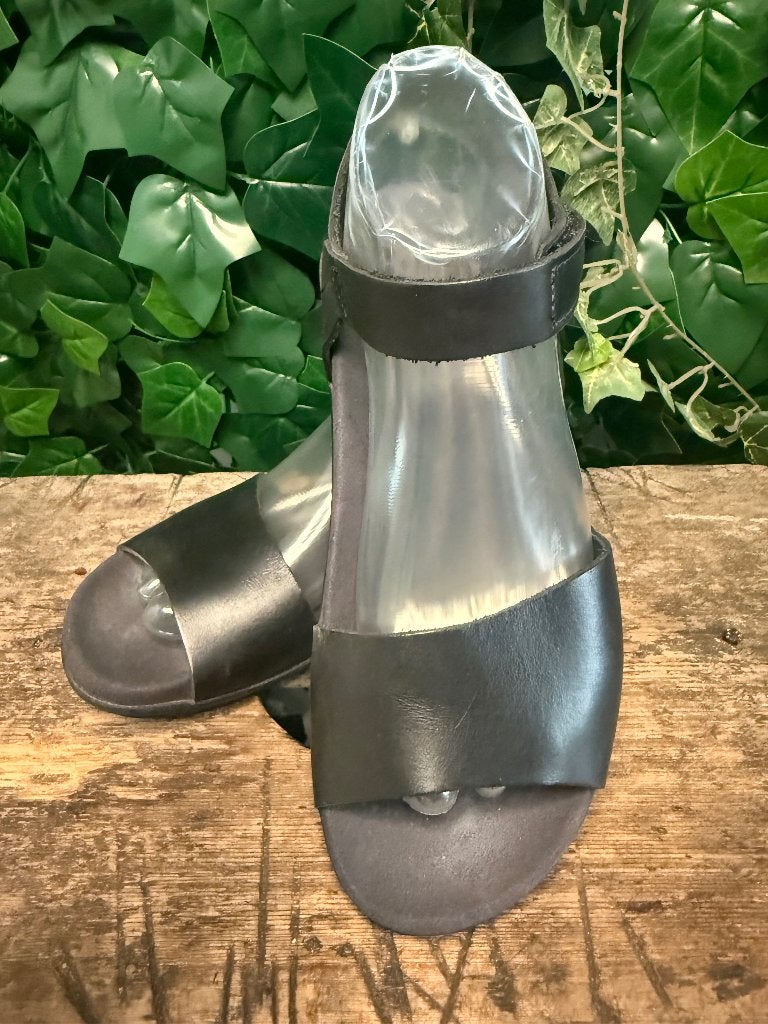 Nieuwe mooie leren sandalen van loints of holland  maat 38