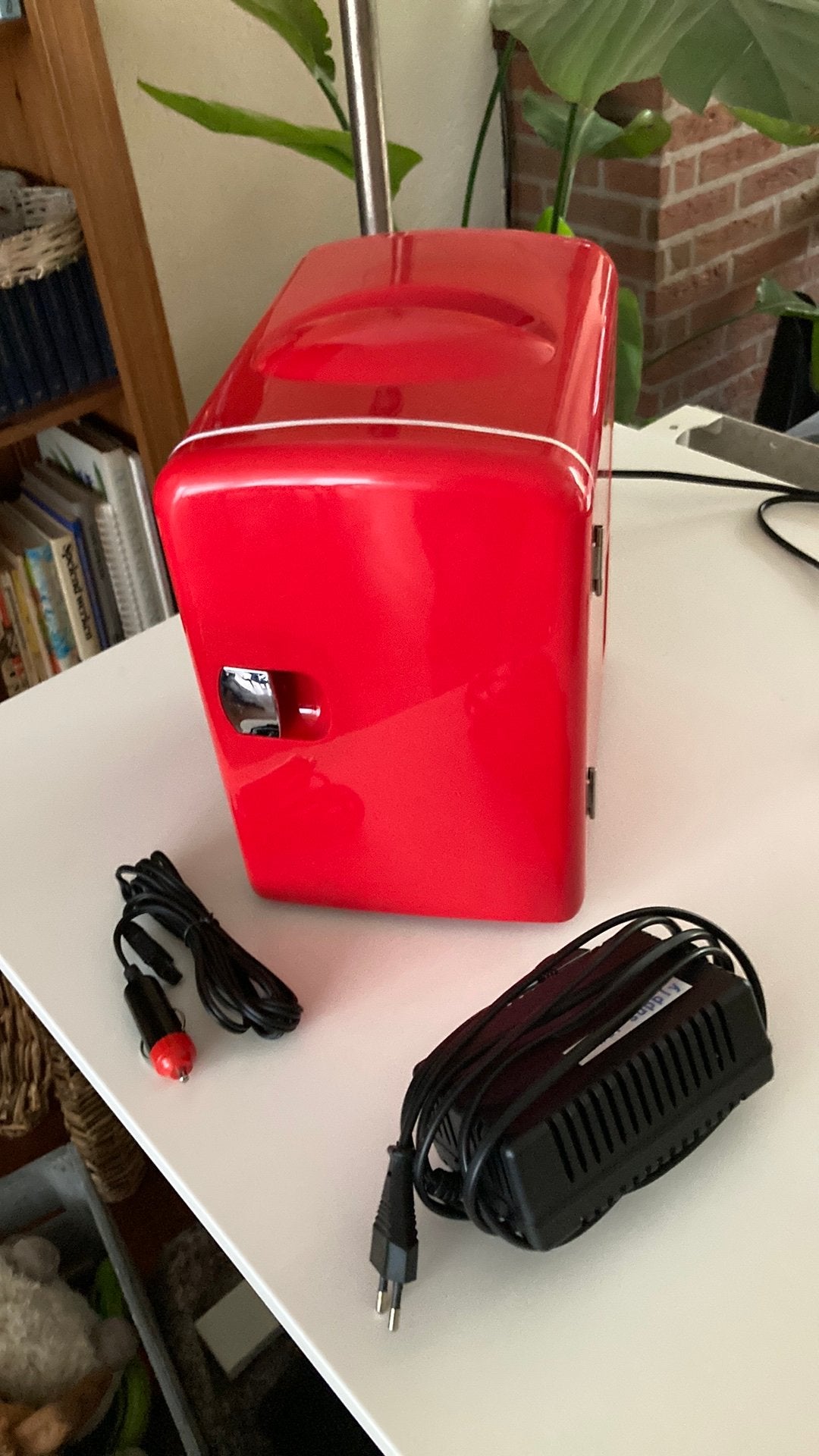 Mini koelkastje 12 volt of 220, Caravans en Kamperen, Ophalen of Verzenden, Zo goed als nieuw, Elektrisch