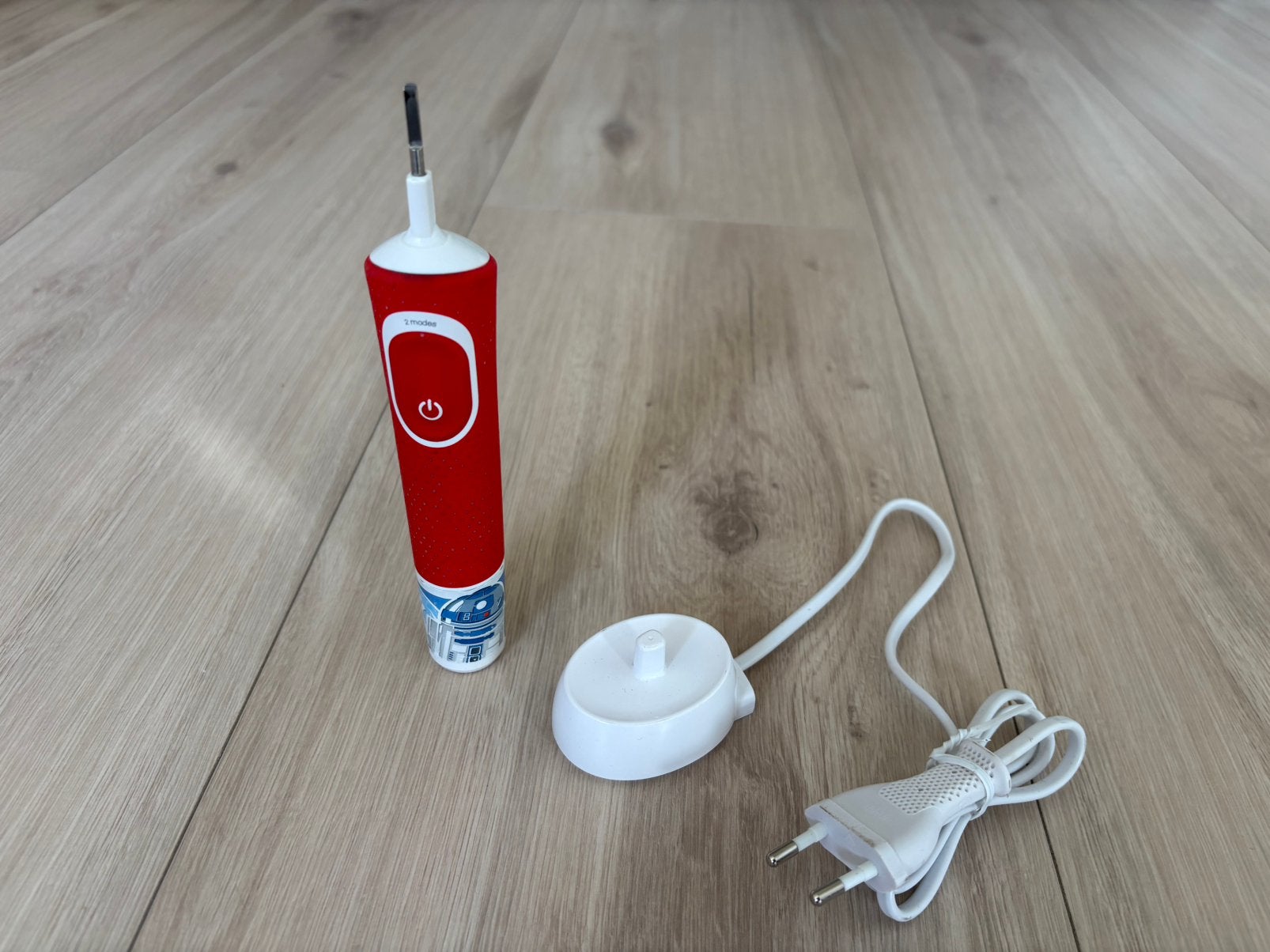 Elektrische kindertandenborstel met oplader, Ophalen of Verzenden, Zo goed als nieuw, Overige typen