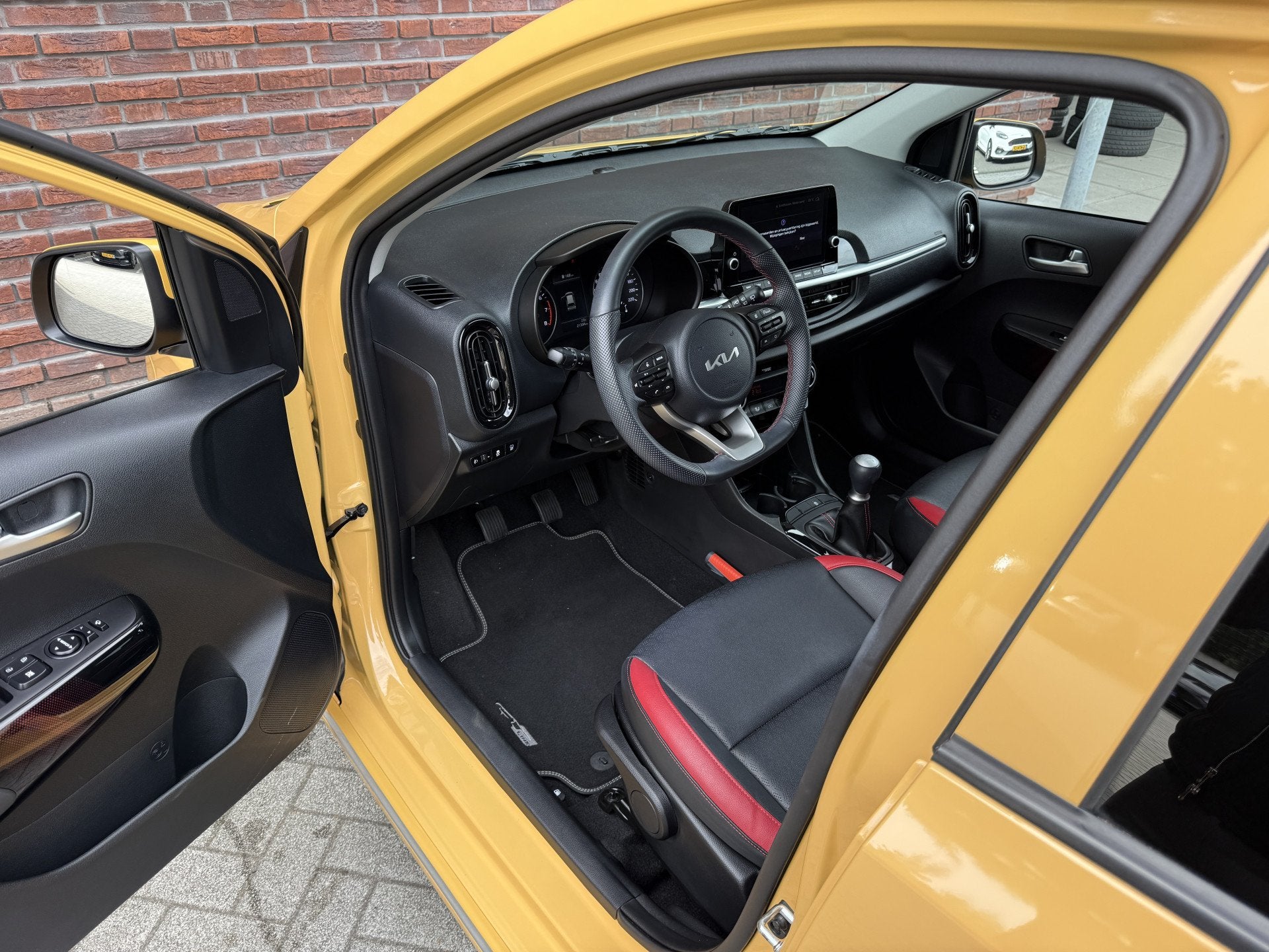 Kia Picanto 1.0 DPi GT-Line 2024 21dkm! Carplay Camera Clima, Auto's, Voorwielaandrijving, Gebruikt, 4 stoelen, 23 km/l
