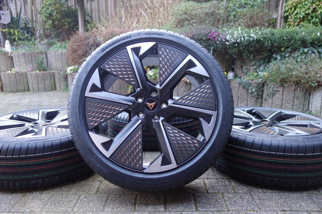 Cupra Born - Nieuwe 20 inch Thunderstorm velgen en banden, Ophalen, Banden en Velgen, Nieuw, 235 mm