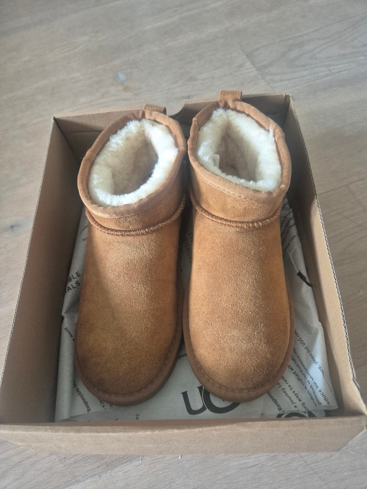 Ugg mini laarzen maat 39, Kleding | Dames, Schoenen, Bruin, Lage of Enkellaarzen, Ophalen of Verzenden, Gedragen