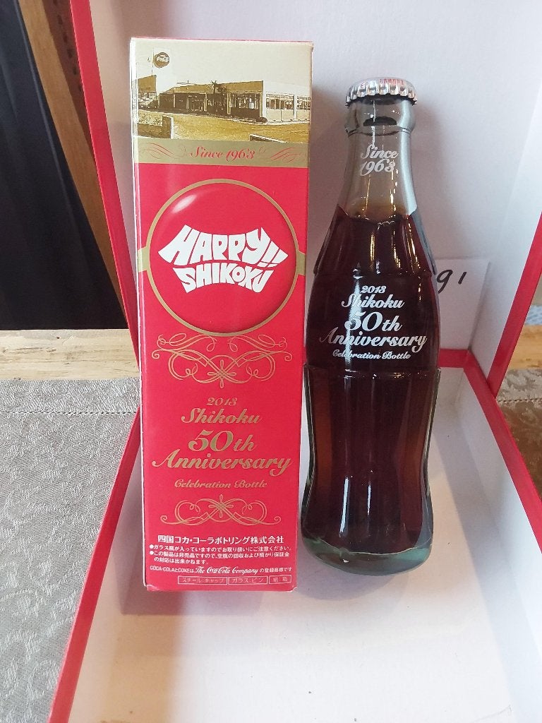 Coca-Cola Bottle SHIKOKU 50Th Coca Cola Bottling JAPAN, Ophalen of Verzenden, Nieuw, Gebruiksvoorwerp