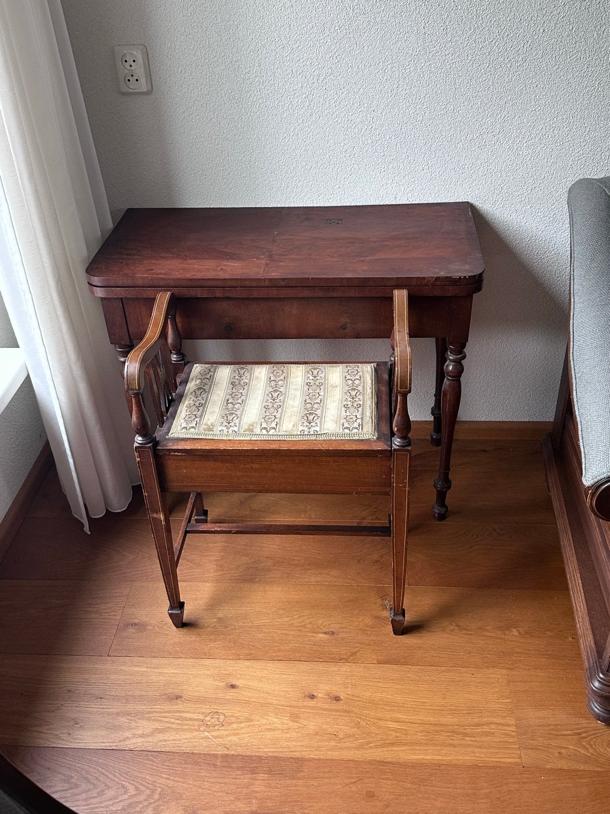 Antieke kaptafel met uitklapbaar blad en krukje, Antiek en Kunst, Ophalen