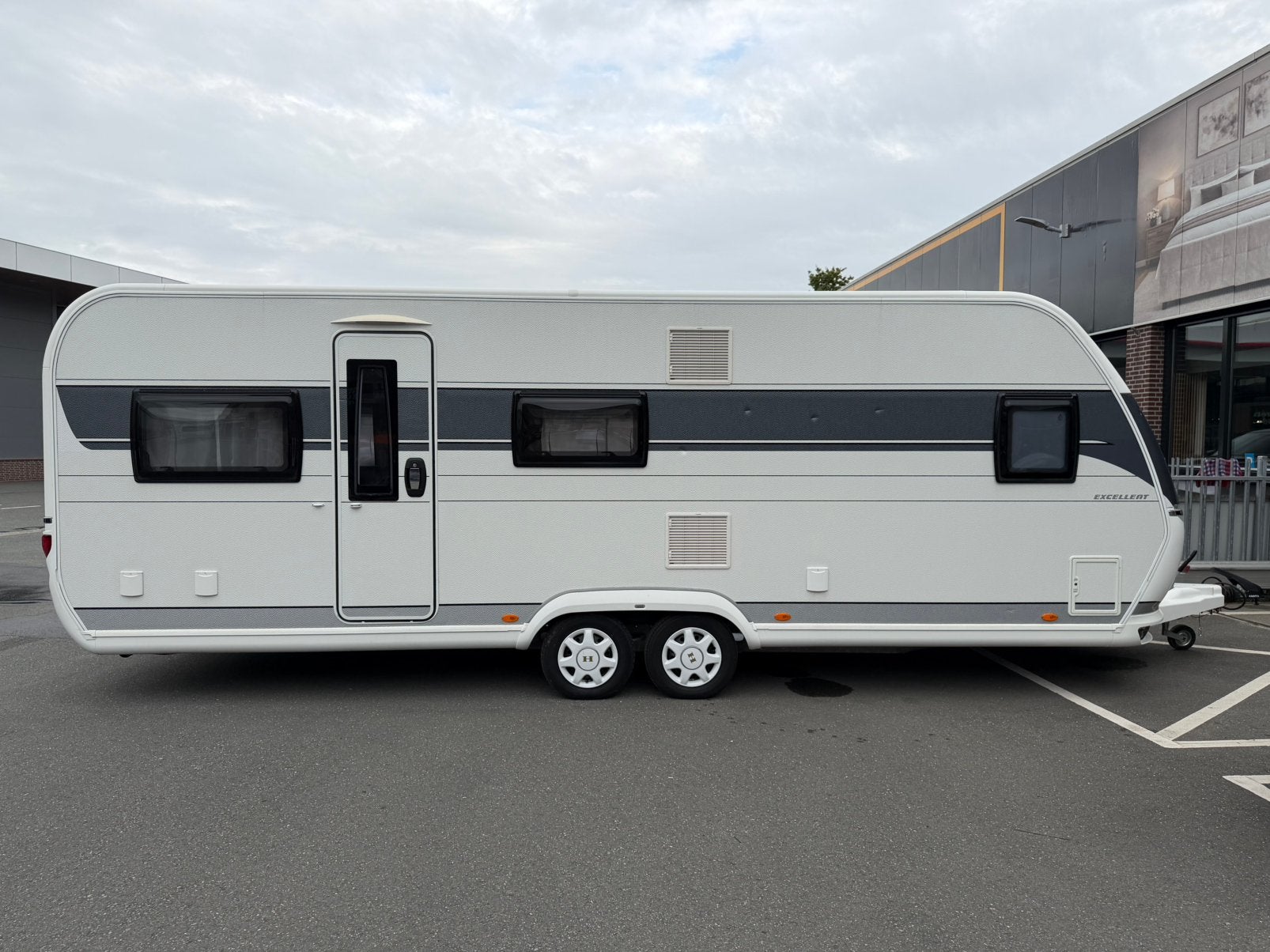 MOET NU WEG!! Hobby 650 UMFE 2021 Tandemasser Luifel, Caravans en Kamperen, Fietsenrek, Rondzit, Hobby, Particulier