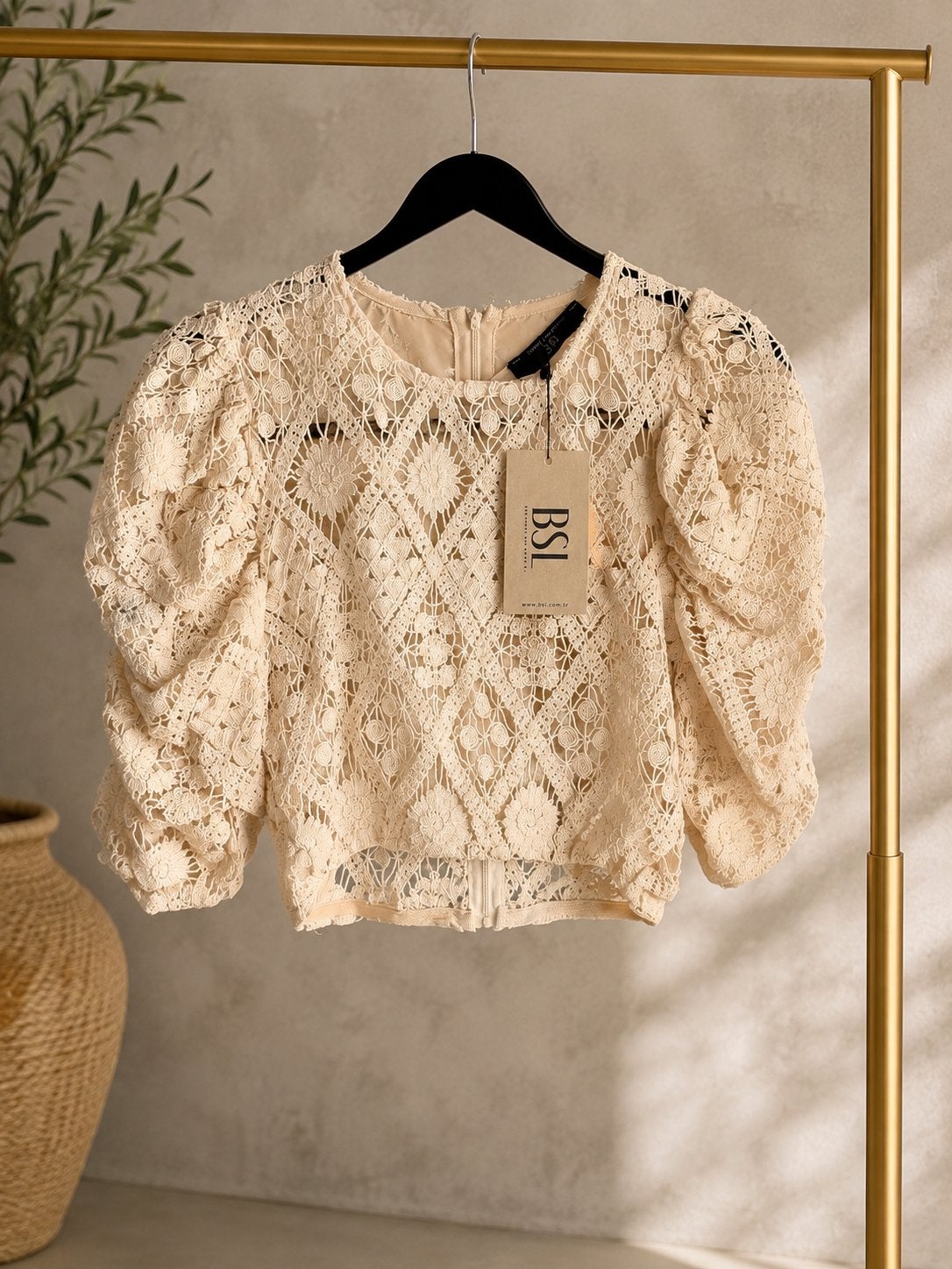 Nieuw BSL gehaakt crop topje met pofmouwen S-M-L, Beige, Nieuw, Ophalen of Verzenden, Korte mouw