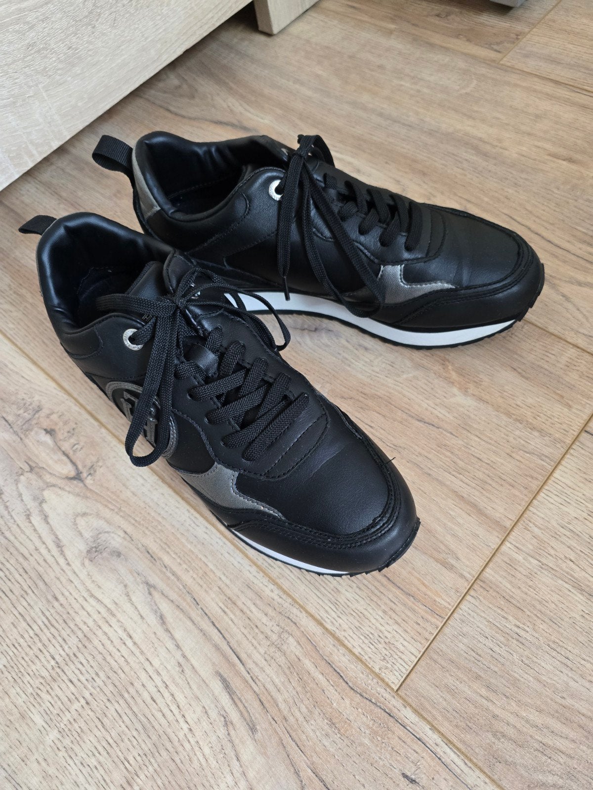 Tommy Hilfiger dames sneakers mt 40 - perfecte staat, Zwart, Ophalen of Verzenden, Tommy Hilfiger, Sneakers of Gympen