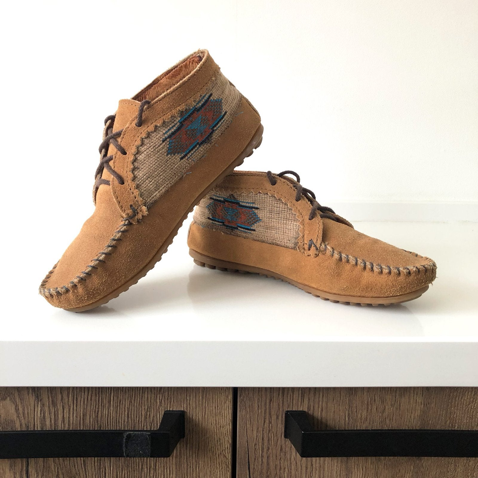 Minnetonka mocassins met Aztec print maat 36, Ophalen of Verzenden, Gedragen, Bruin, Espadrilles of Moccasins