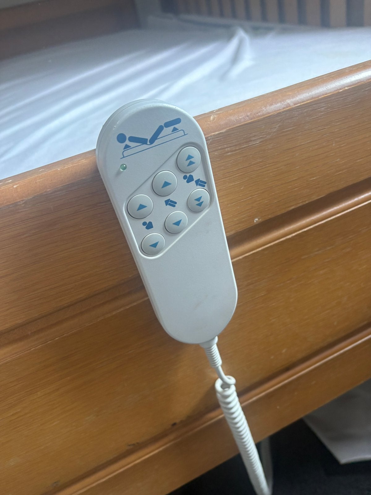 Solide eenpersoonsbed met electrisch verstelbare bodem, Ophalen, Verstelbaar, 90 cm, Eenpersoons