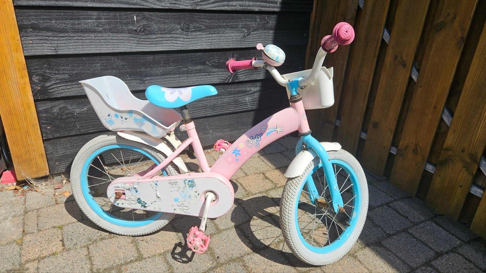 Kinderfiets 16 inch met poppenmandje - verstelbaar, Fietsen en Brommers, Ophalen, Gebruikt, 16 tot 20 inch, Zijwieltjes