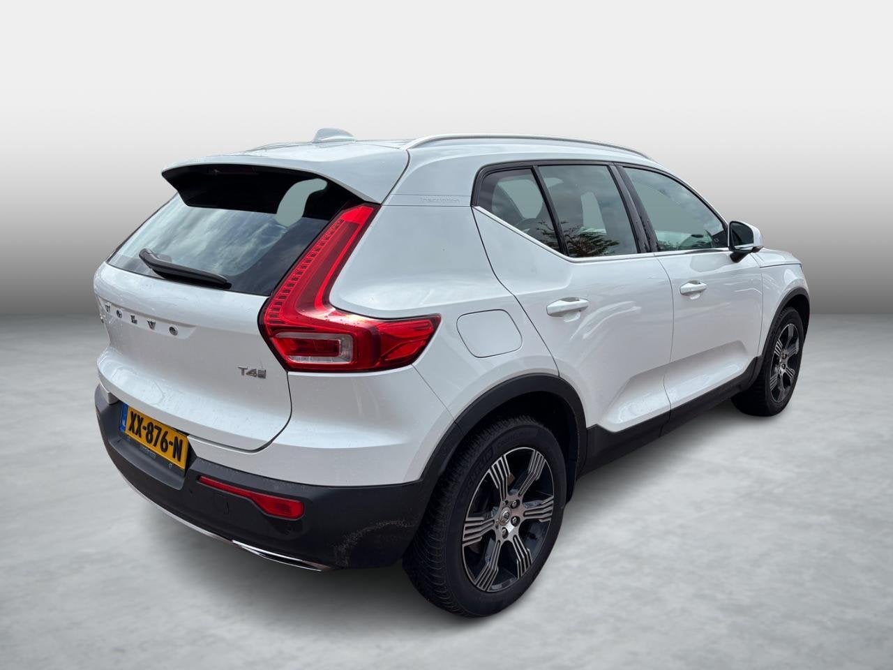 Volvo XC40 2.0 T4 Inscription | Trekhaak | Panoramadak | 360, Auto's, 15 km/l, Euro 6, Wit, 93 €/maand