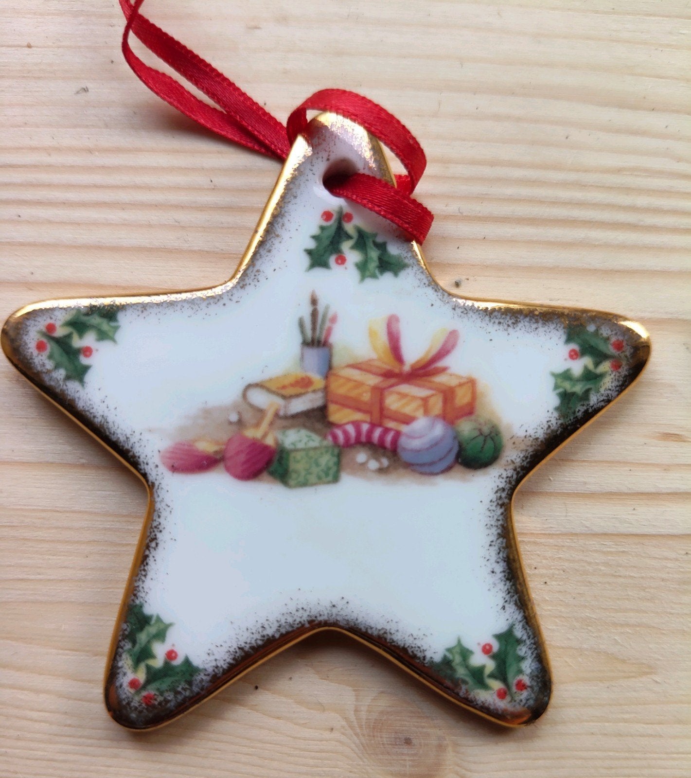 Royal Albert Christmas - plat kerstornament in stervorm, Diversen, Ophalen of Verzenden, Zo goed als nieuw