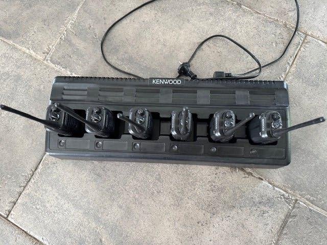 Kenwood multilader met 6 portofoons, Ophalen of Verzenden, Gebruikt, Portofoon of Walkie-talkie