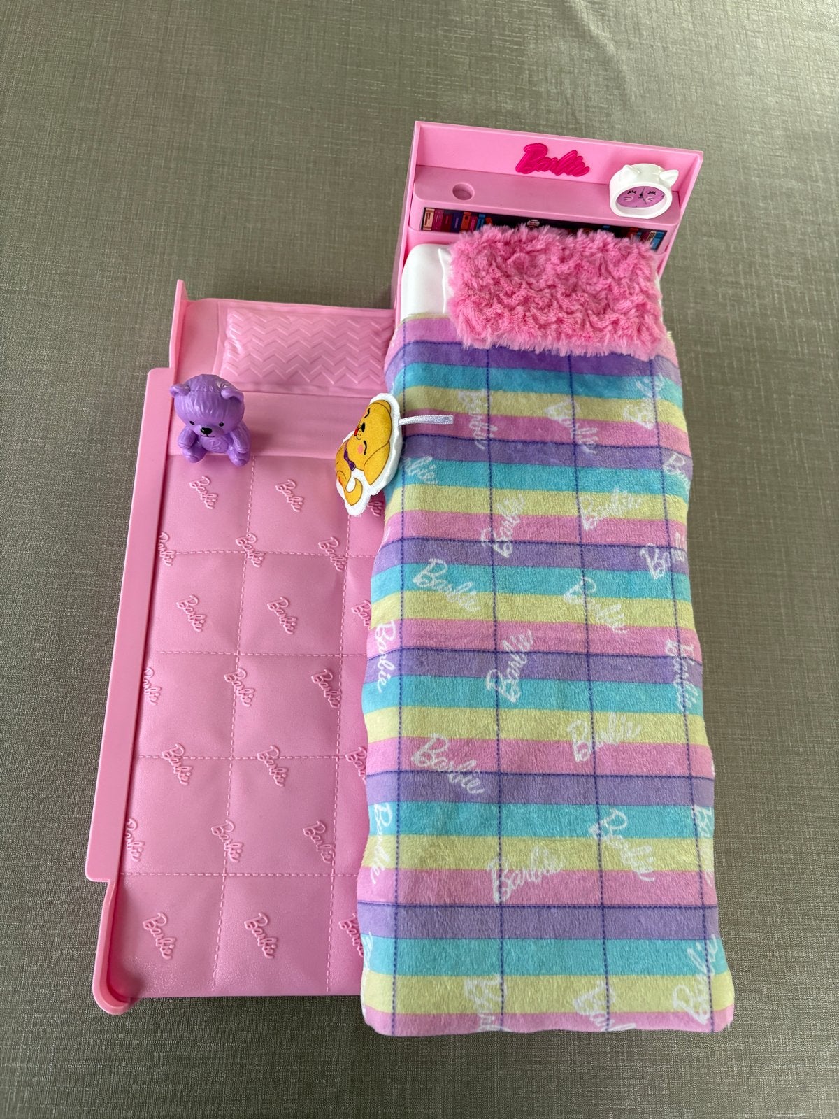 Barbie bed met accessoires - Zo goed als nieuw, Ophalen of Verzenden, Zo goed als nieuw, Barbie