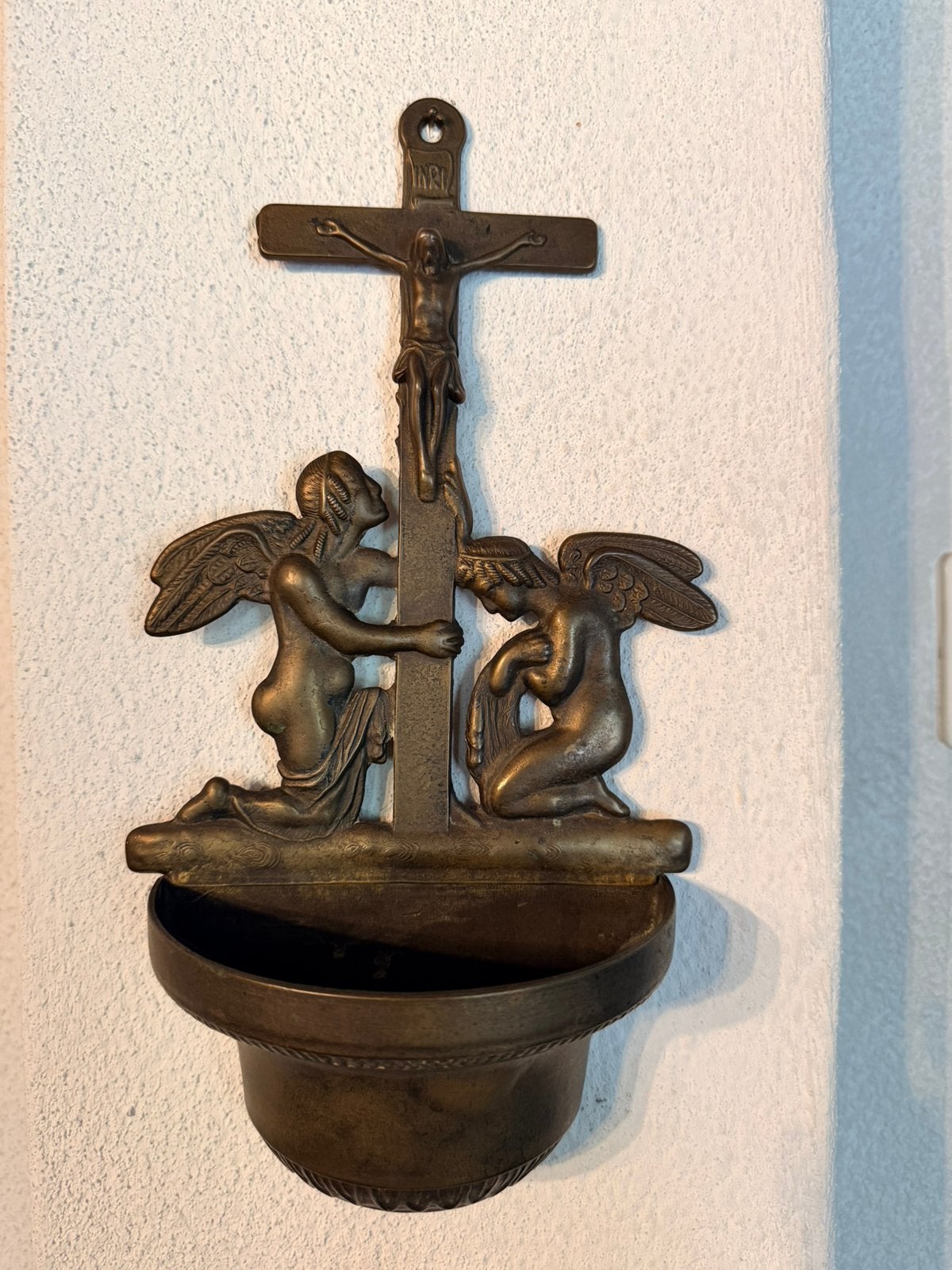Wijwater bakje, Ophalen