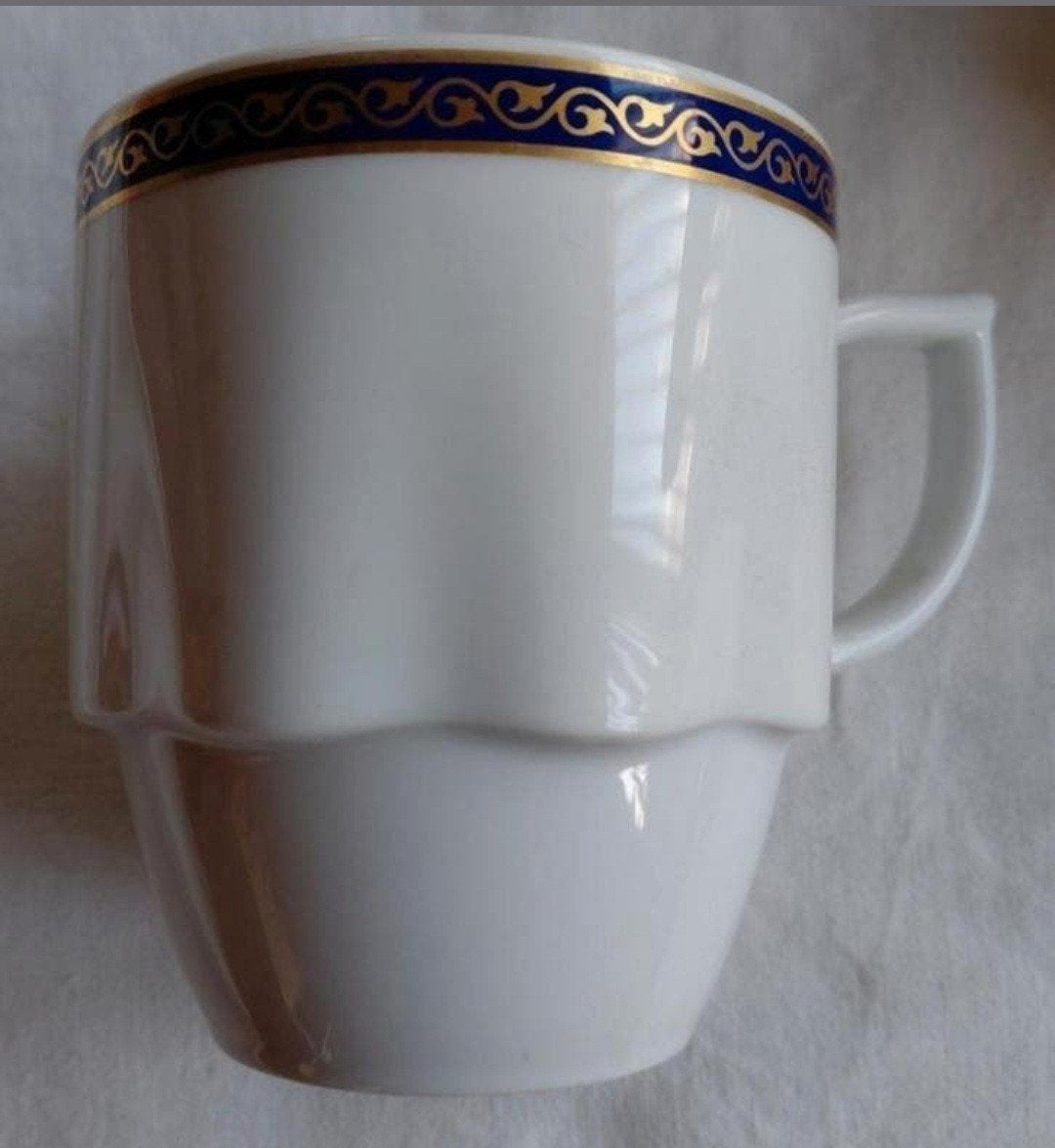 Rosenthal Laola wit kopje mok kobalt blauwe rand gouden, Ophalen of Verzenden, Zo goed als nieuw, Overige stijlen, Kop(pen) en/of Schotel(s)