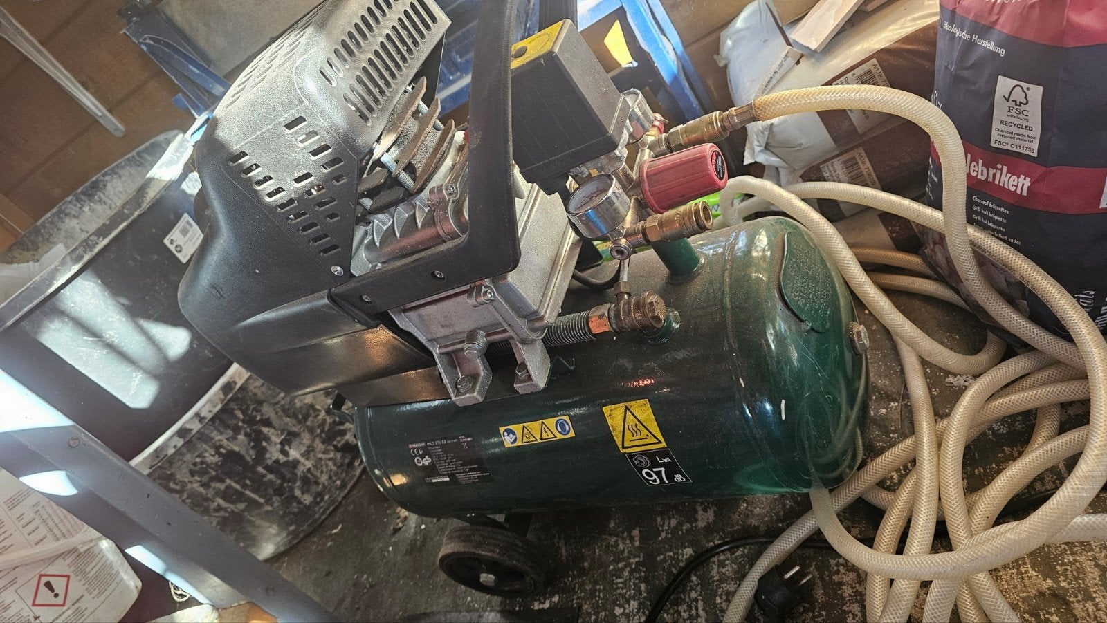 Parkside compressor PKO270 24 liter 8 bar met bandenpomp, Ophalen, 6 tot 10 bar, Zo goed als nieuw, Minder dan 200 liter/min