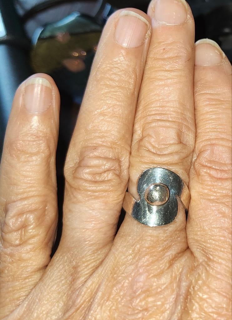 Vintage jaren 70 zilveren verstelbare bol ring
Gemarkeerd me, Sieraden, Tassen en Uiterlijk, 18 tot 19, Ophalen of Verzenden, Zo goed als nieuw