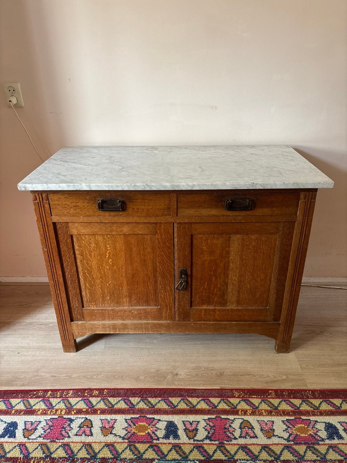 Antieke kast met Cararra marmeren blad, Ophalen, 25 tot 50 cm