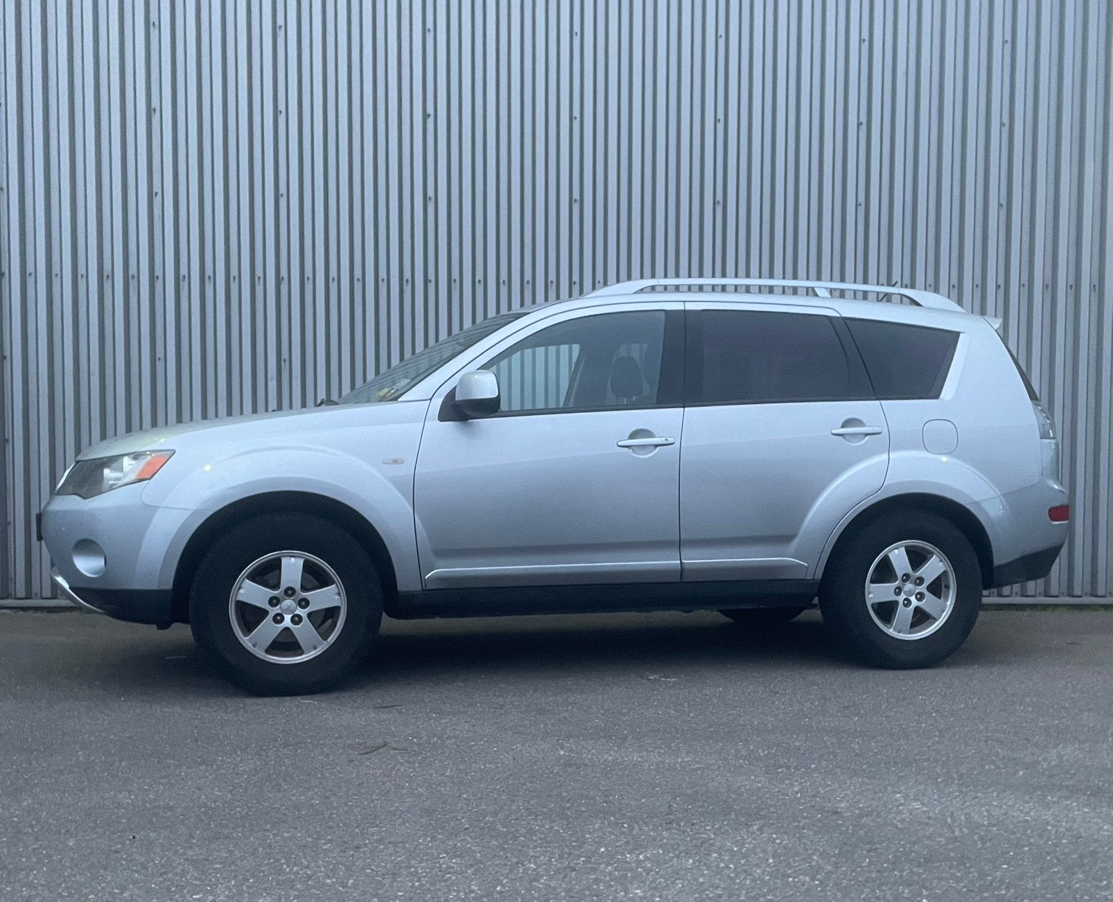 Mitsubishi Outlander 2.4 2008 - NWE APK - TECHNISCH GOED!!, Auto's, Voorwielaandrijving, Outlander, Zwart, 4 cilinders