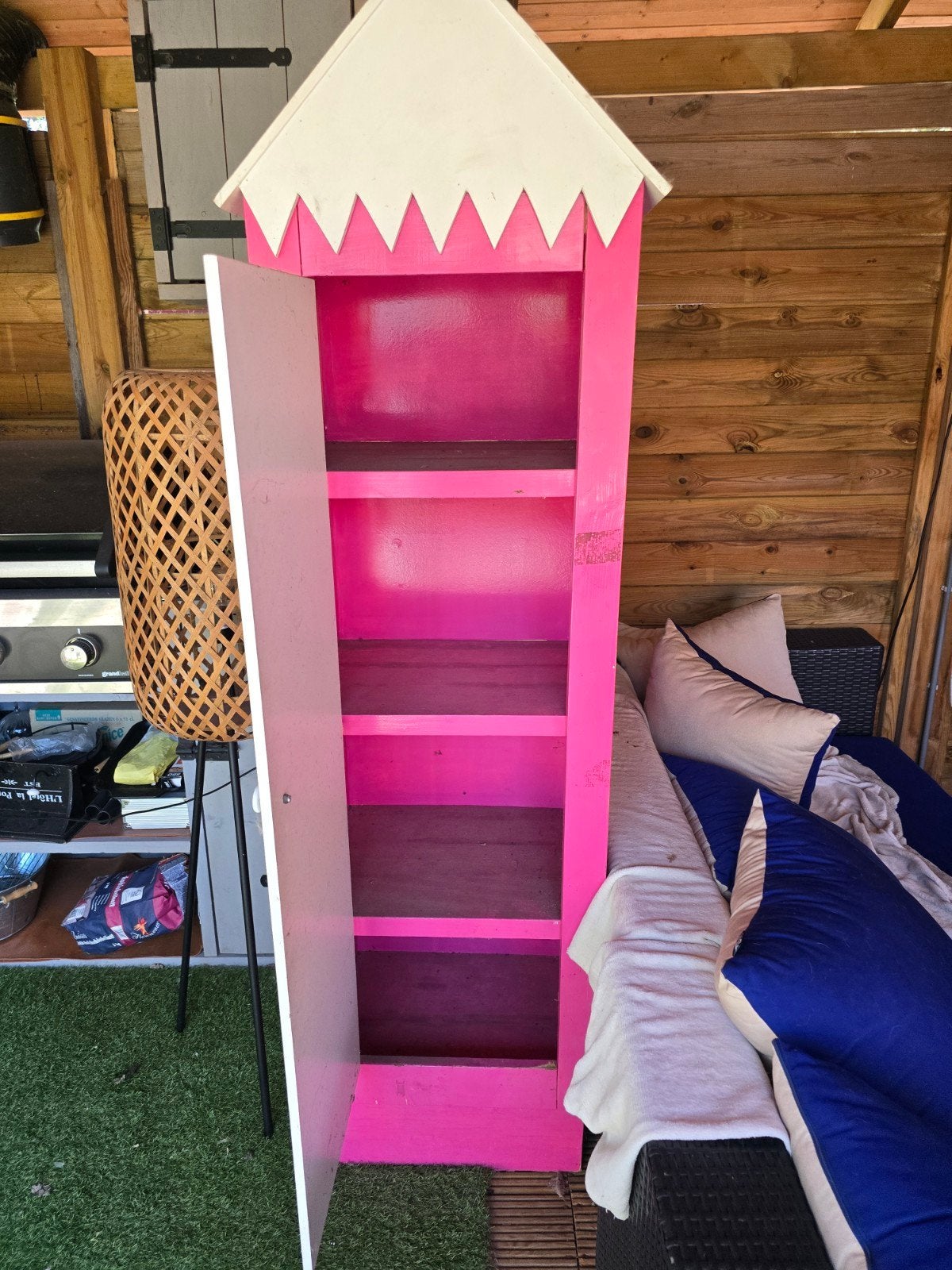 Unieke roze kast met puntdak - Perfect voor kinderkamer!, Huis en Inrichting, Kasten | Kledingkasten, Ophalen, Minder dan 50 cm
