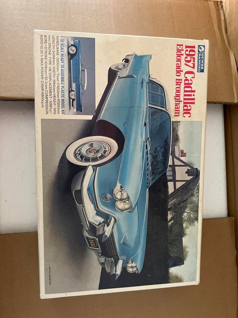 1957 Cadillac Eldorado Brougham Modelbouwkit 1:32, Hobby en Vrije tijd, Modelbouw | Auto's en Voertuigen, Auto, 1:32 tot 1:50