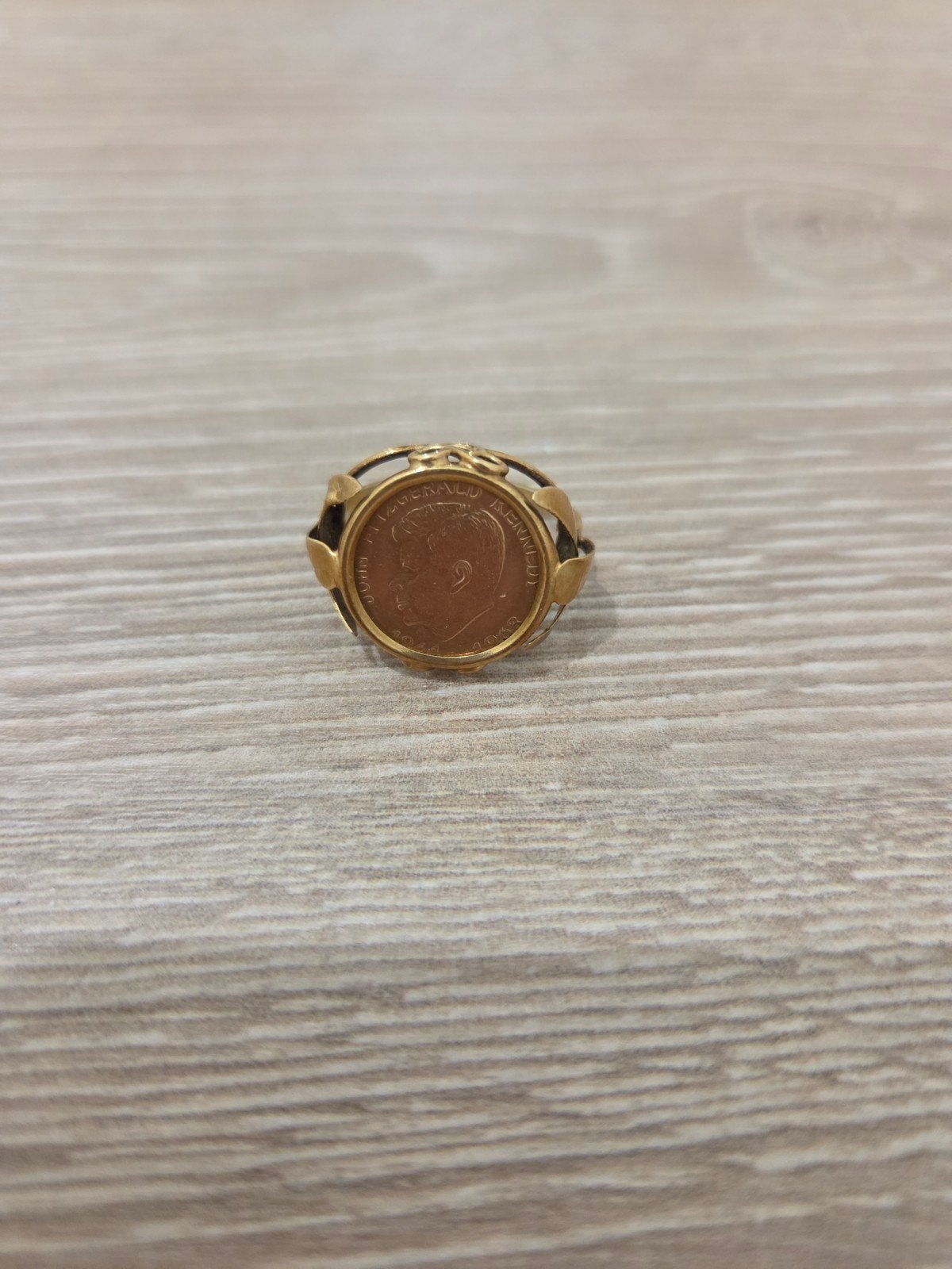 Gouden ring met munt, Gebruikt, Ophalen of Verzenden, 17 tot 18, Dame of Heer