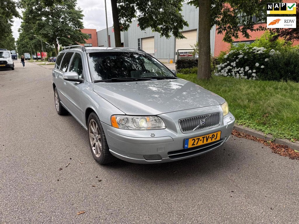 Volvo V70 2.4 D5 AWD Edition Sport, Auto's, Volvo, Automaat, 197 €/maand, Diesel, Vierwielaandrijving