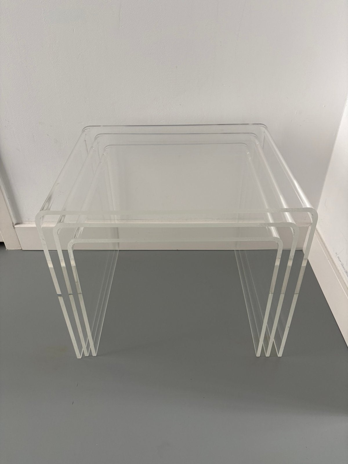 3x vintage plexiglas bijzettafeltjes, 45 tot 60 cm, Gebruikt, Ophalen of Verzenden, Rechthoekig