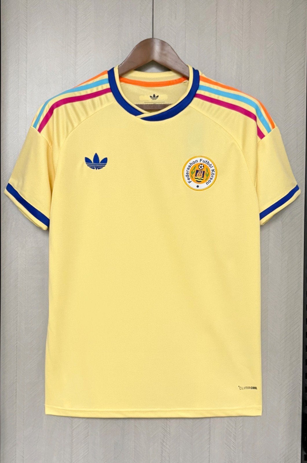 Curacao wk shirt 2026 Blauw of Geel, XL-L-M, Sport en Fitness, Voetbal, Maat XL, Verzenden, Zo goed als nieuw, Shirt