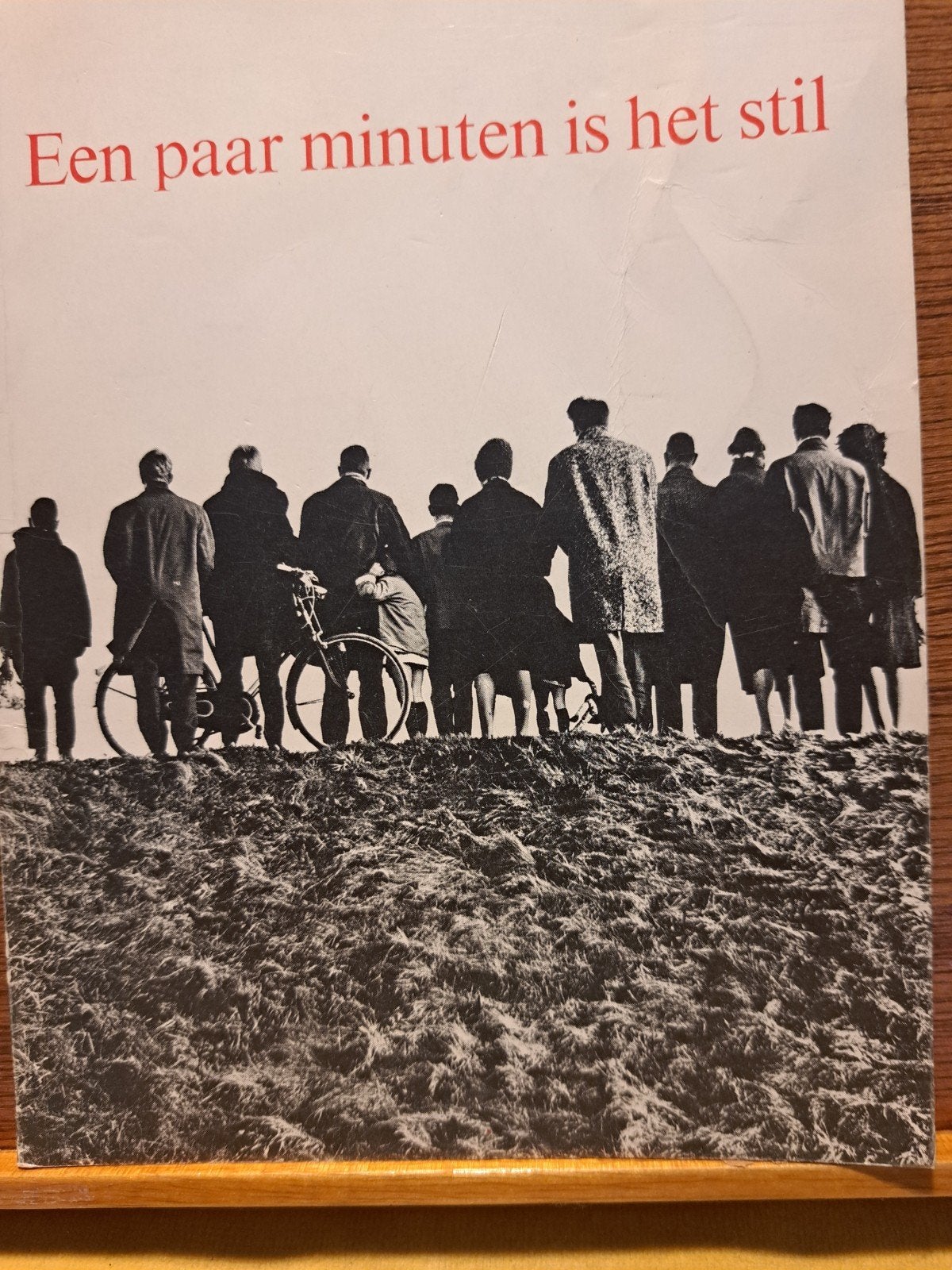 Een paar minuten is het stil - Beelden van de oorlog, Ophalen of Verzenden, Algemeen, Gelezen, Tweede Wereldoorlog
