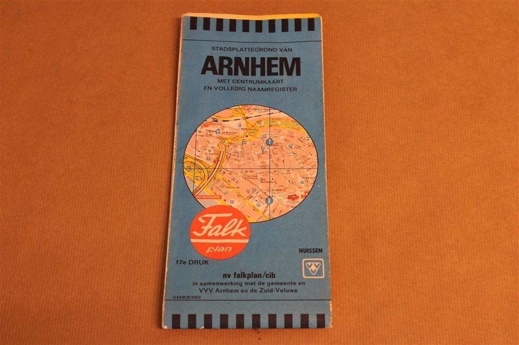 Stadsplattegrond van Arnhem. Falkplan. 17e druk., Gelezen, Ophalen of Verzenden, Landkaart, 1800 tot 2000