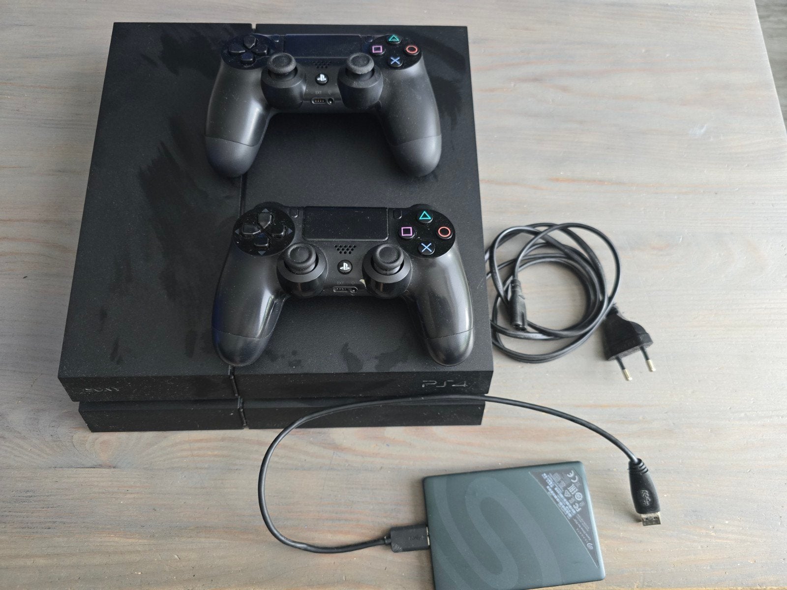 PlayStation 4 (500GB) + 2 Controllers + Seagate Game Drive 2, 500 GB, Verzenden, Met 2 controllers, Zo goed als nieuw